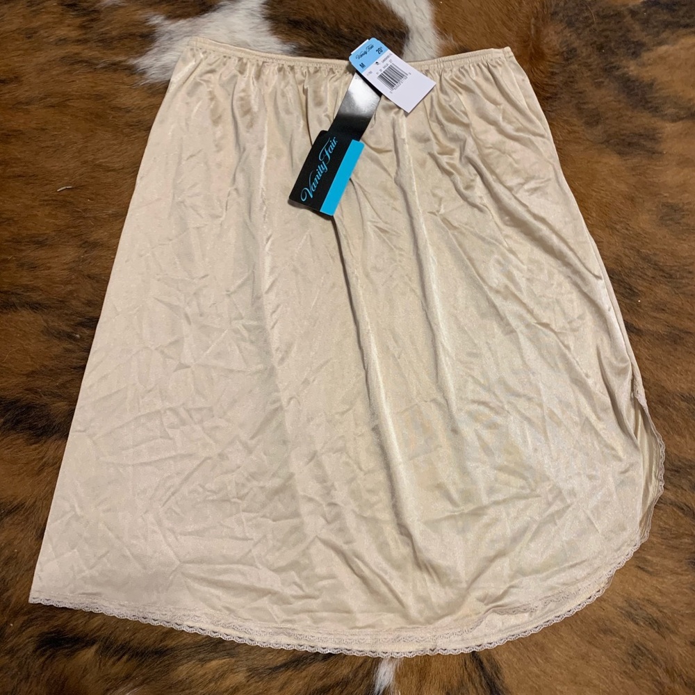 🌵 Vanity Fair Nude Skirt Slip with Side Slit